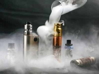 電子煙UV無影膠水案例，聚力膠水粘接強(qiáng)度好無痕跡粘電器好選擇