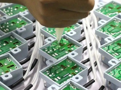 傳感器用什么膠水？聚力牌灌封膠專業(yè)灌封傳感器、變壓器、電機(jī)、等各式線路密封！