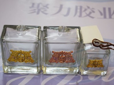 玻璃粘金屬膠水案例，聚力膠水無氣味不發(fā)白耐老化符合環(huán)保標準